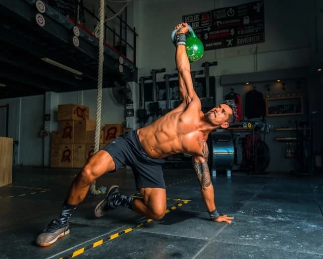 Photo d'un sportif en plein entraînement.